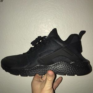 Nike Black Air Huarache Size 8.5 Womens